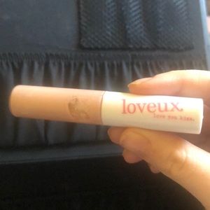 Loveux lip gloss